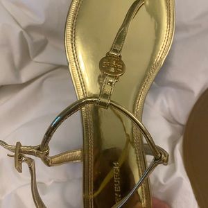Tory Burch thong gold sandals size 8.5 _ brand new